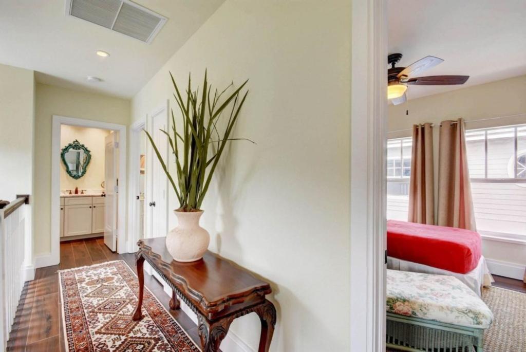 Sunny Days Walking Distance To Everything!