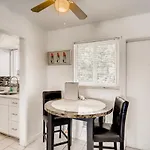 Coral Sands Huge Studio W/ 2 Queen Beds!