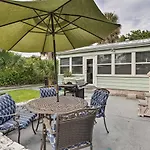 West Palm Beach Bungalow With Shared Backyard