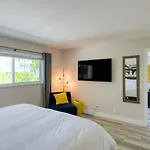 Dog Friendly Condo With Beach Access, Hot Tub, Firepit