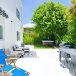 Dog Friendly Condo With Beach Access, Hot Tub, Firepit
