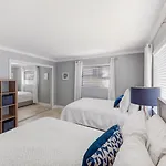 2Br Near The Beach !Walk 2 Everything!