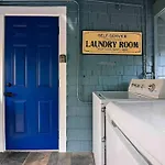 Stylish Cottage Retreat, Hot Tub, Bikes, Beach