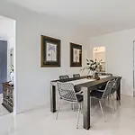Ridgeway Villa - Revel In Sunlit Living With Backyard Gazebo & Pool