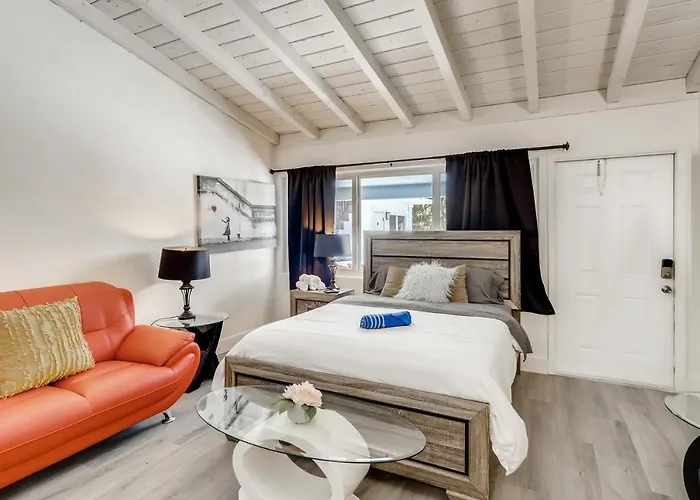 Coral Sands Boutique Lux Studio