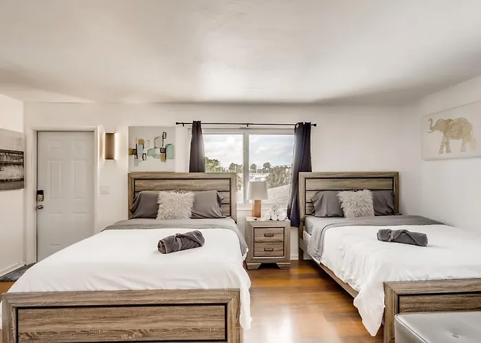 Coral Sands Huge Studio W/ 2 Queen Beds!