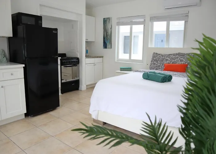 Singer Island Inn Studio/ Walk To The Beach