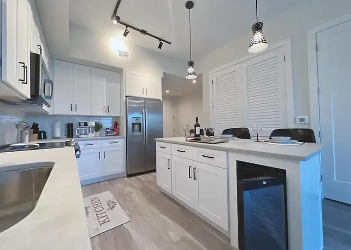 Lux Property Great For 1 To 8 Guests-Family Trip ,5Beds 2Rooms Staycation With Gym And Ev, Proximity To Downtown And Beaches