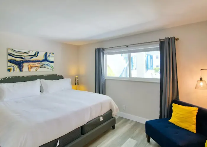 Dog Friendly Condo With Beach Access, Hot Tub, Firepit