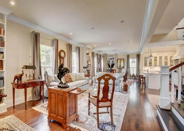 Southern Comfort Great Location! Villa