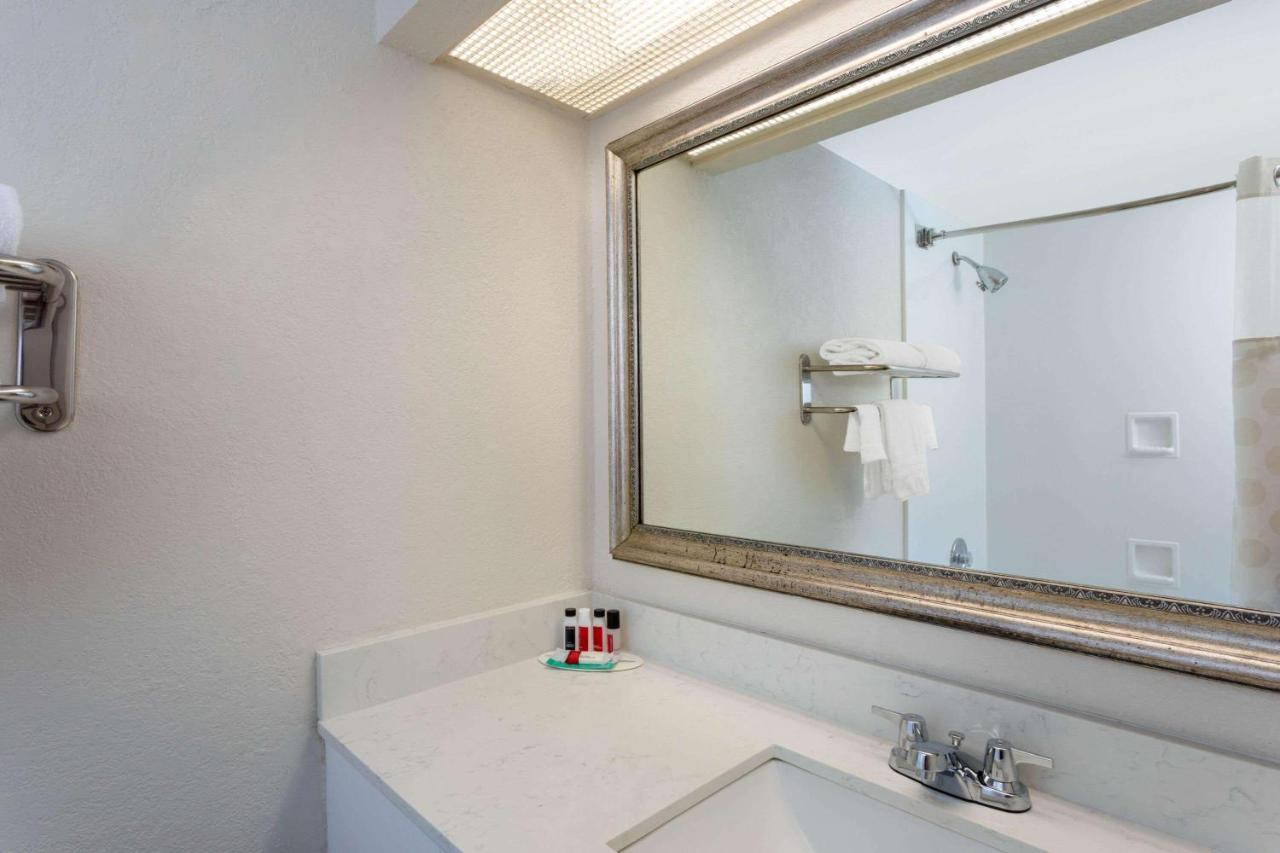Ramada By Wyndham West Palm Airport 3* West Palm Beach