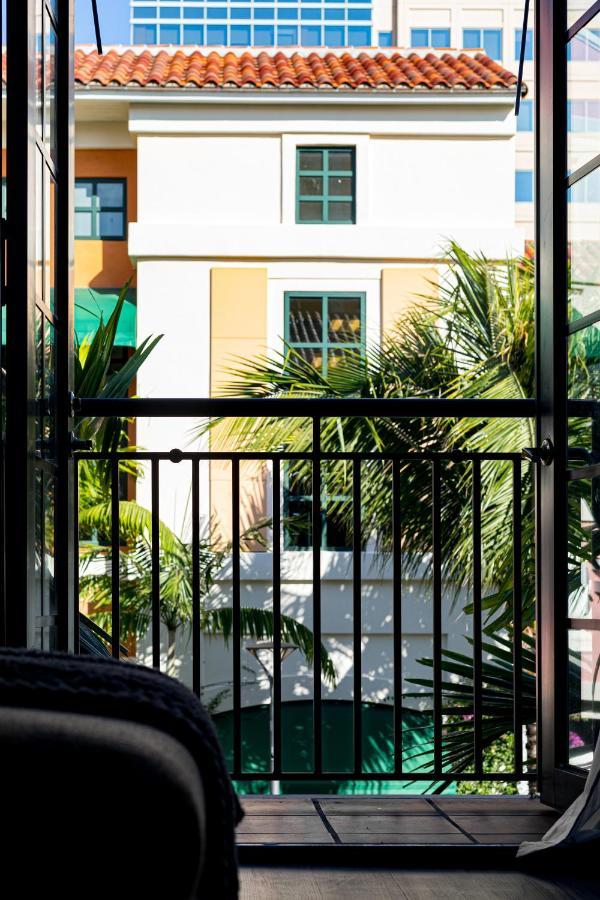 Rosemary Flats By Black Swan - Three Balconies Apartment