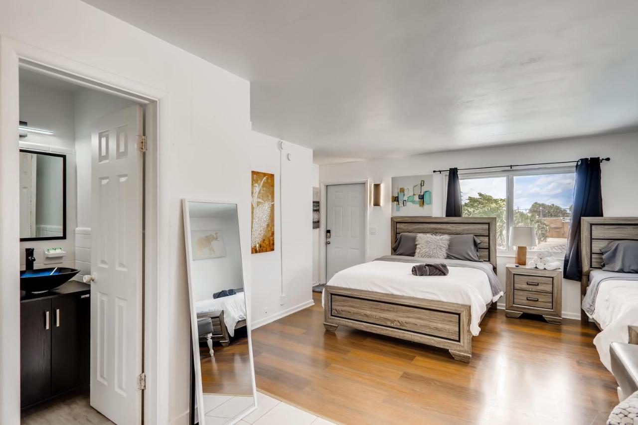 Apartment Coral Sands Huge W/ 2 Queen Beds!