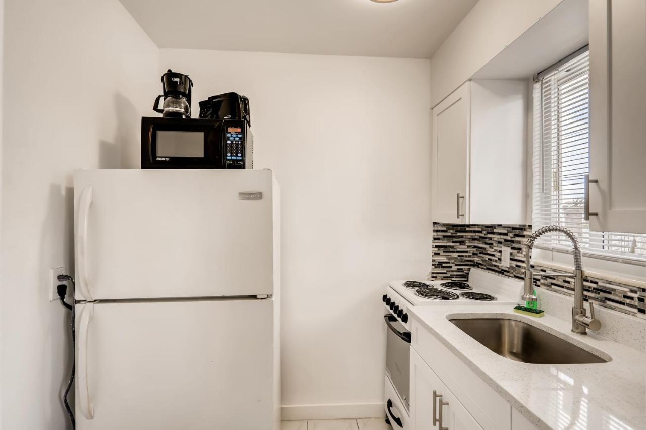 Coral Sands Huge W/ 2 Queen Beds! Apartment West Palm Beach