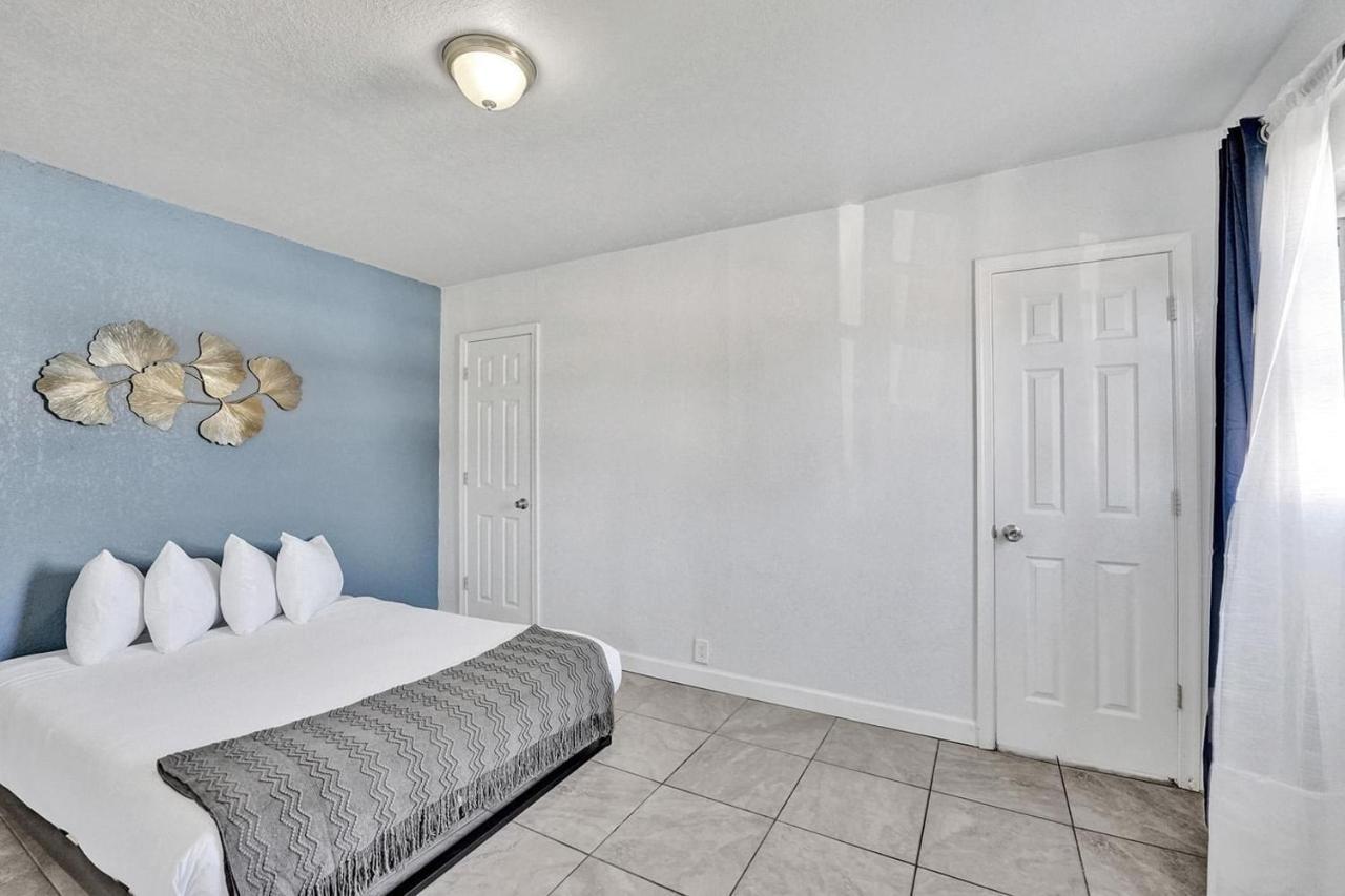 Tamarind 204 * West Palm Beach