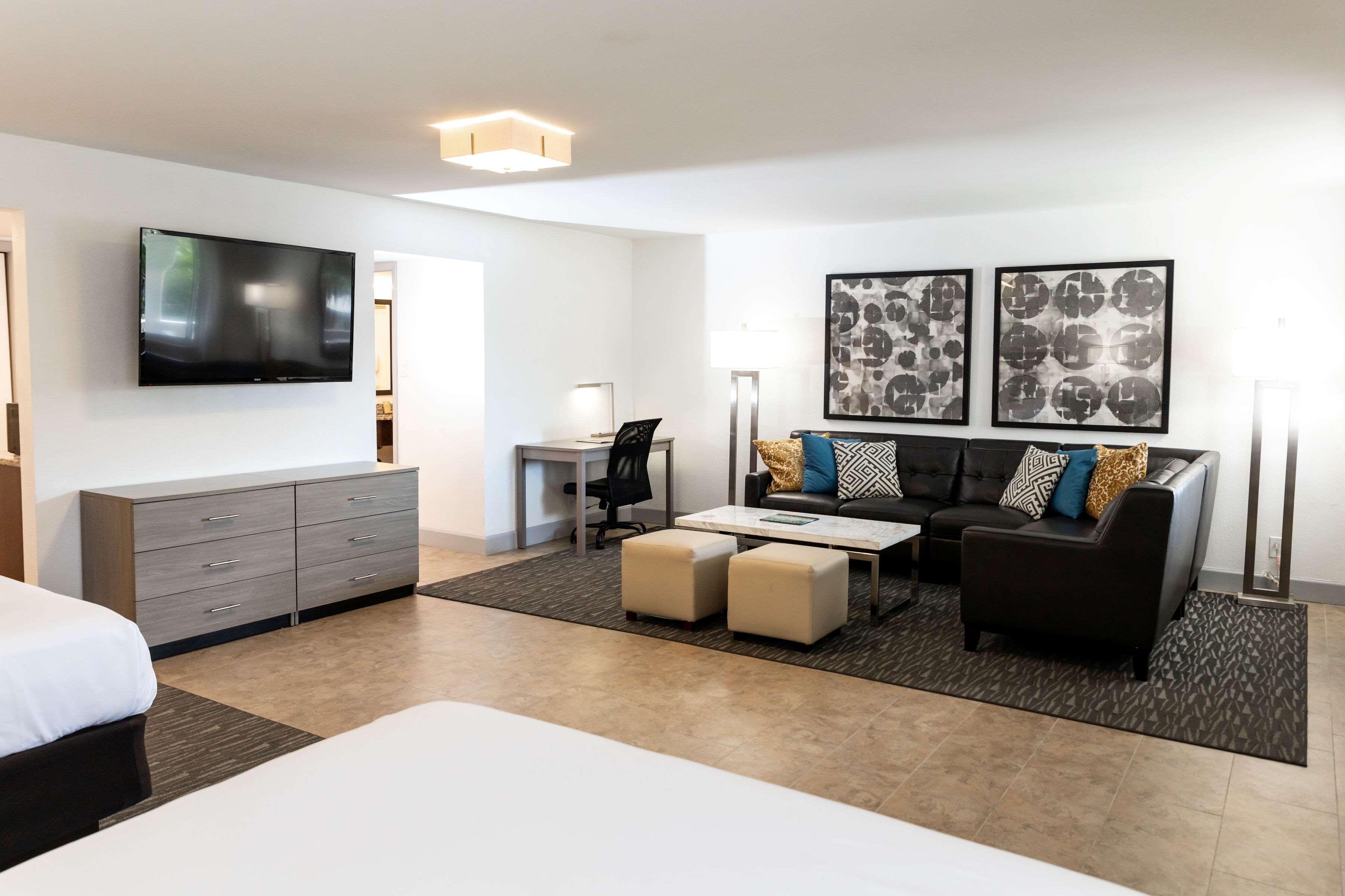 Western Palm Lakes Hotel