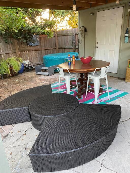 Private Townhouse With Courtyard And Covered Patio