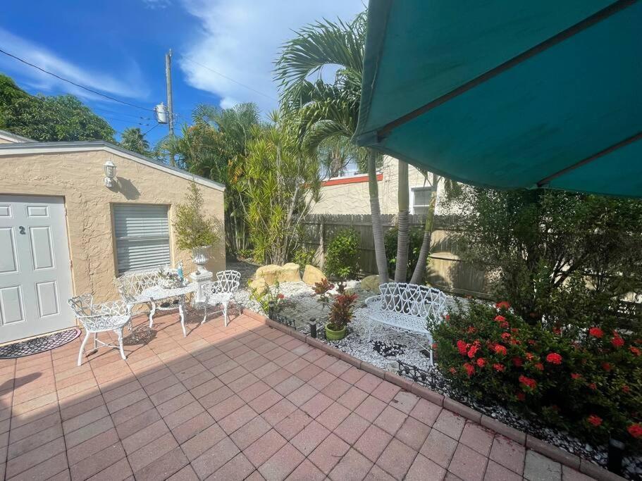 2 Bedroom Downtown West Palm Close To Apartment *