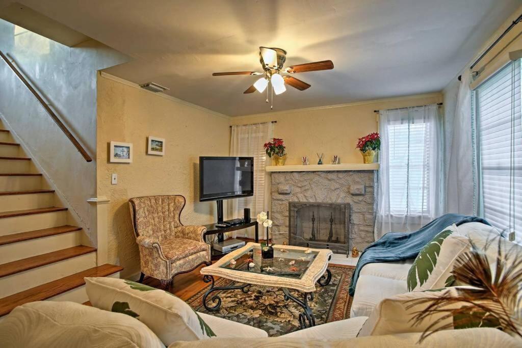 Apartment 2 Bedroom Downtown West Palm Close To