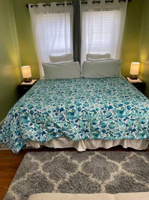 Apartment 2 Bedroom Downtown West Palm Close To *