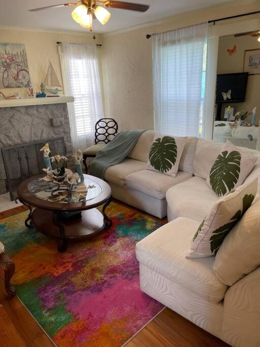 2 Bedroom Downtown West Palm Close To Apartment