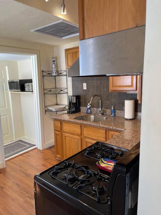 2 Bedroom Downtown West Palm Close To *