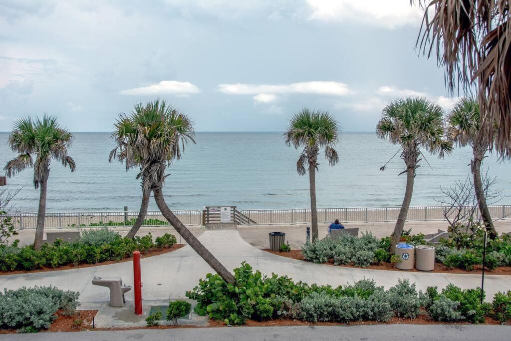 2 Bedroom Downtown West Palm Close To West Palm Beach