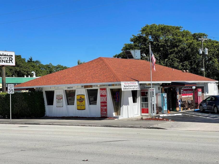 2 Bedroom Downtown West Palm Close To *