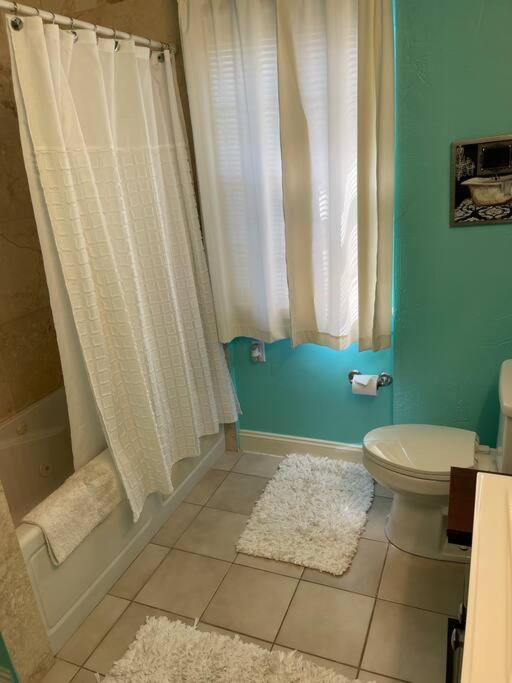 Apartment 2 Bedroom Downtown West Palm Close To