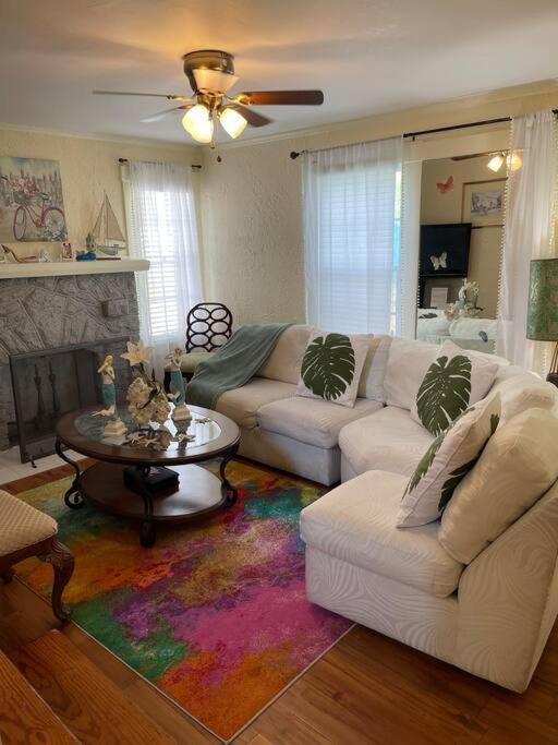 2 Bedroom Downtown West Palm Close To Apartment *
