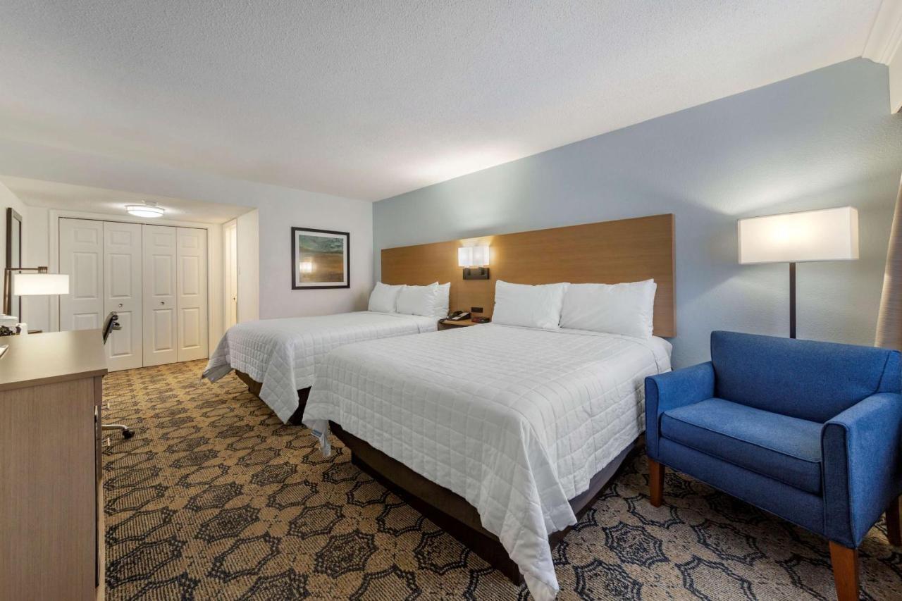 Western Palm Lakes Hotel