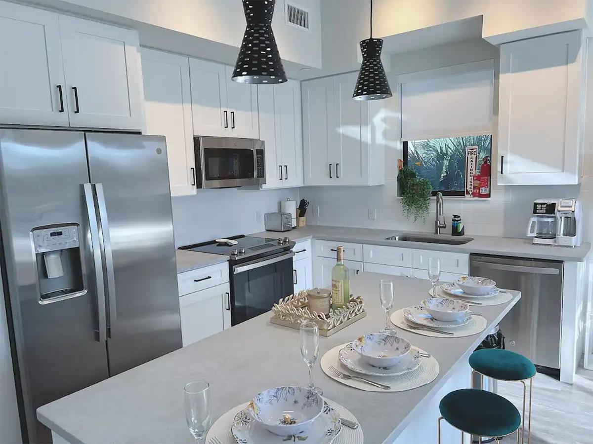 Lux Place And Cozy 3beds 2rooms Enjoy Life In Wpb Gym, Ev Station Nearby The Downtown And Beaches