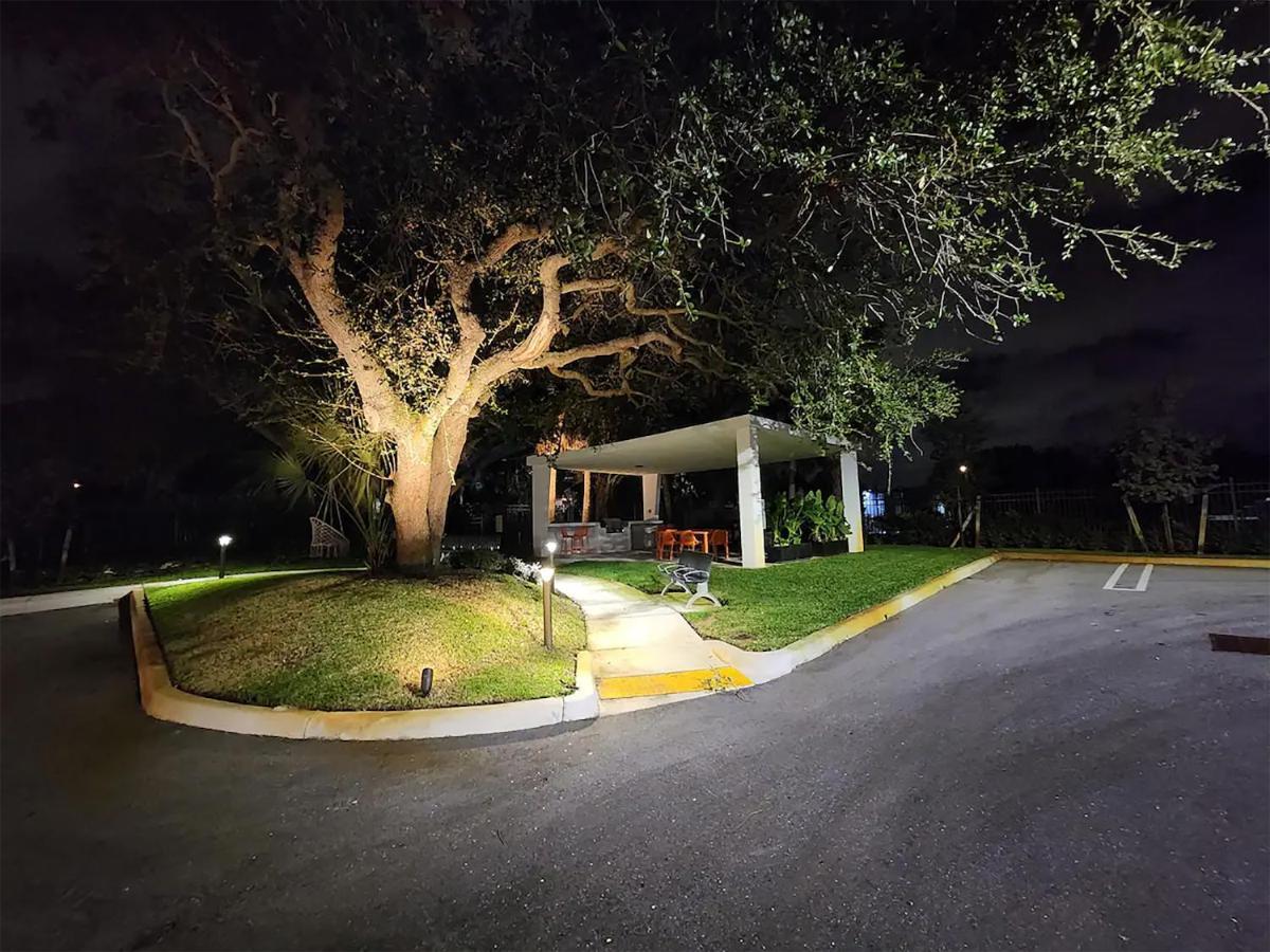 Apartment Lux Place And Cozy 3beds 2rooms Enjoy Life In Wpb Gym, Ev Station Nearby The Downtown And Beaches