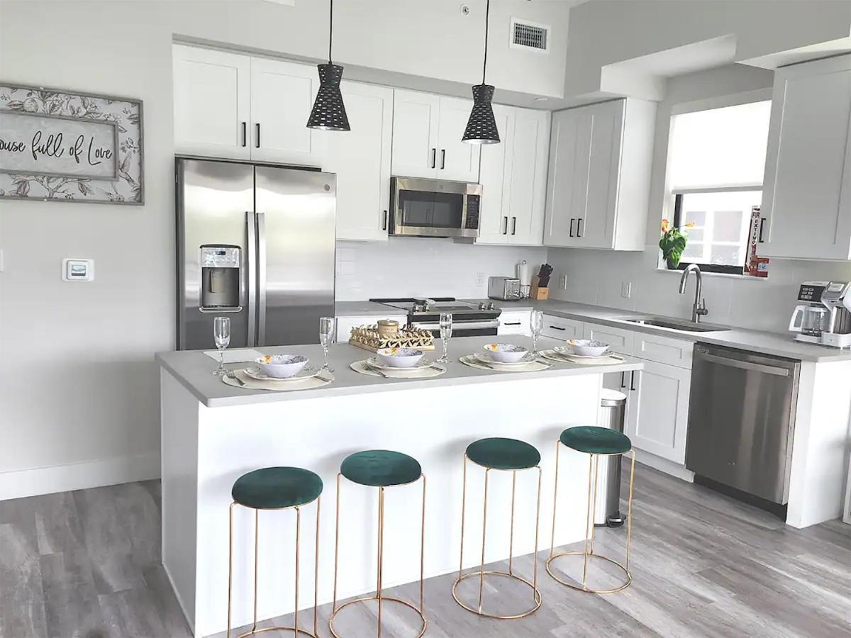 Lux Place And Cozy 3beds 2rooms Enjoy Life In Wpb Gym, Ev Station Nearby The Downtown And Beaches Apartment West Palm Beach