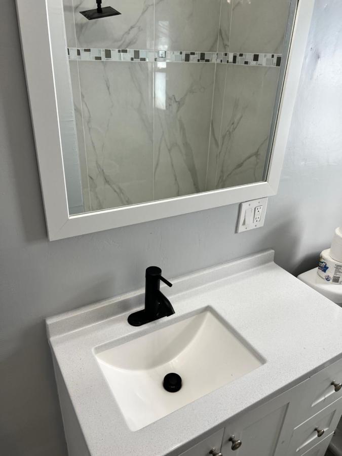 Comfy Sun And Sky Private With Private Full Bath 1 Apartment *