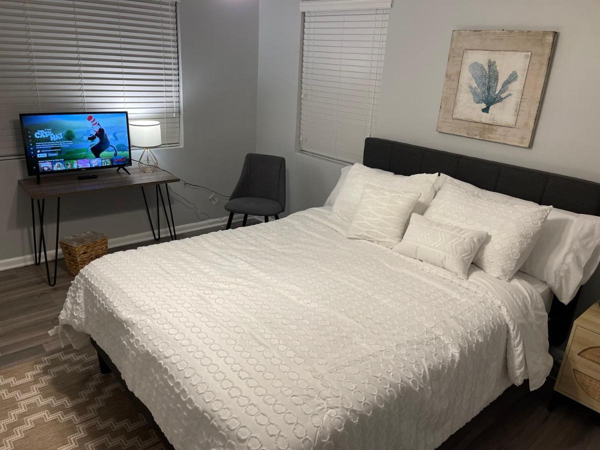 Comfy Sun And Sky Private With Private Full Bath 1 Apartment *