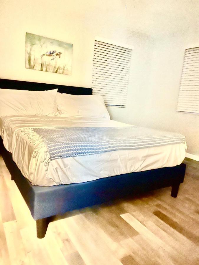 Comfy Sun And Sky Private With Private Full Bath 1 Apartment *