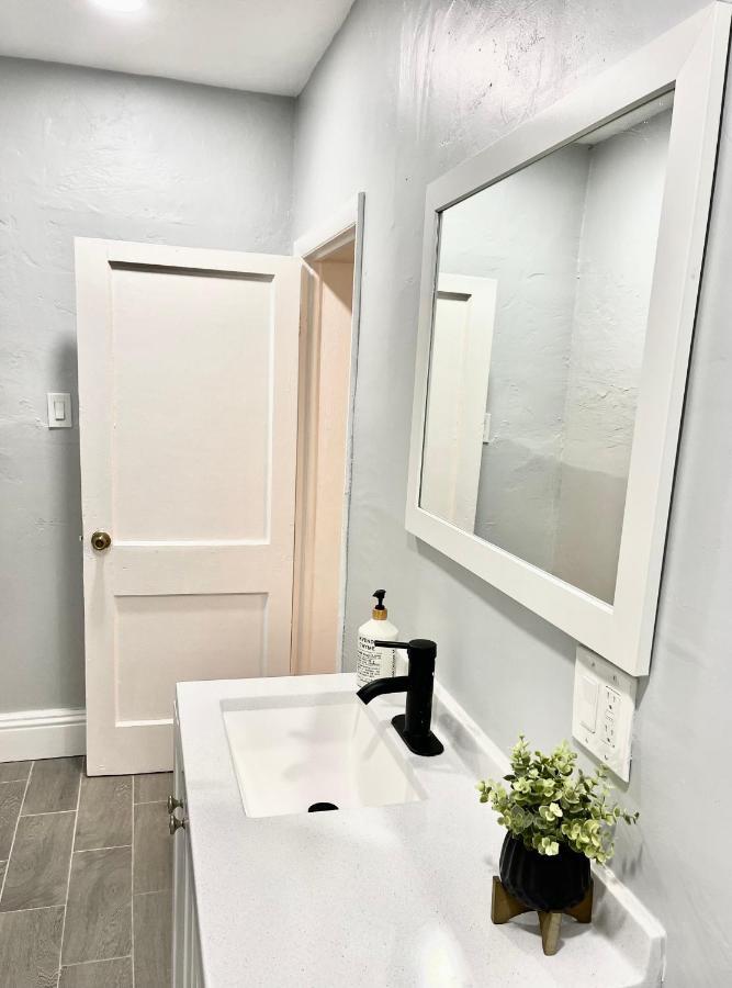 Comfy Sun And Sky Private With Private Full Bath 1 West Palm Beach