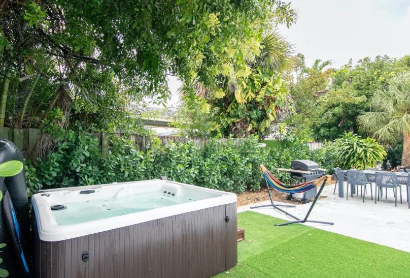 Apartment Dog Friendly With Access, Hot Tub, Firepit West Palm Beach