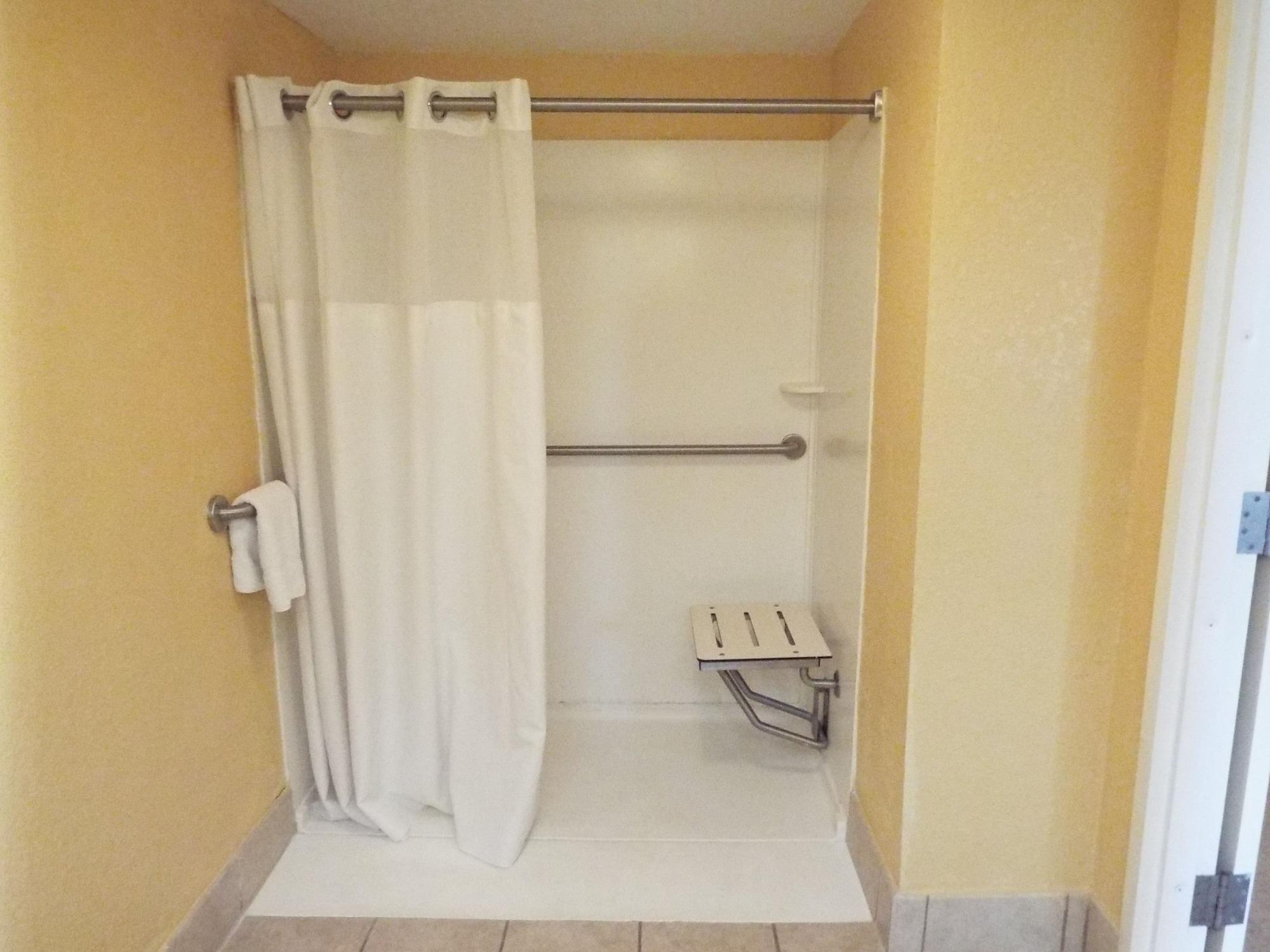 Ramada By Wyndham West Palm Airport 3*