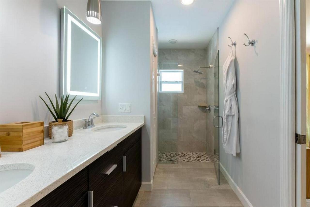 Villa Modern Comfortable Stay!sleeps 8!