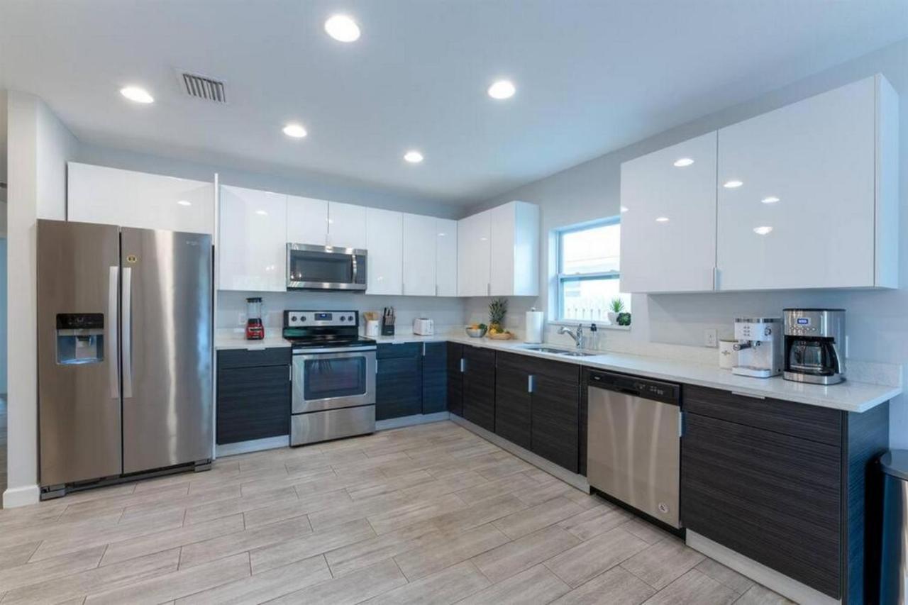 Villa Modern Comfortable Stay!sleeps 8! West Palm Beach