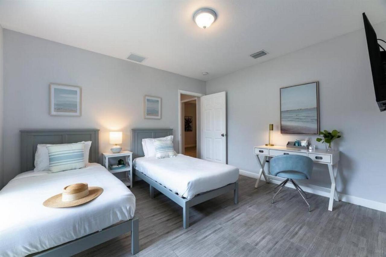 Modern Comfortable Stay!sleeps 8! West Palm Beach
