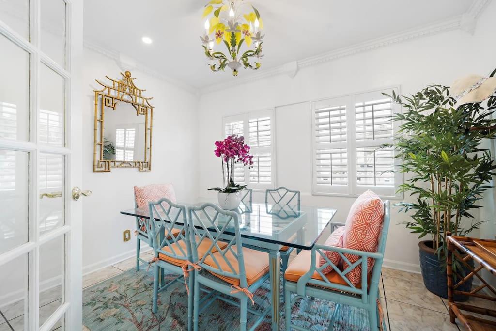 The Golden Alligator 2 - 3 Beds 1 Bath Palm Regency Style, Near Everything * West Palm Beach