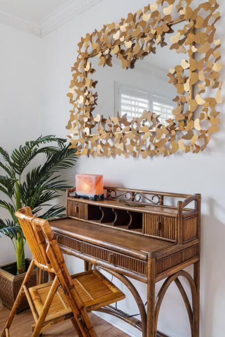 The Golden Alligator 2 - 3 Beds 1 Bath Palm Regency Style, Near Everything *