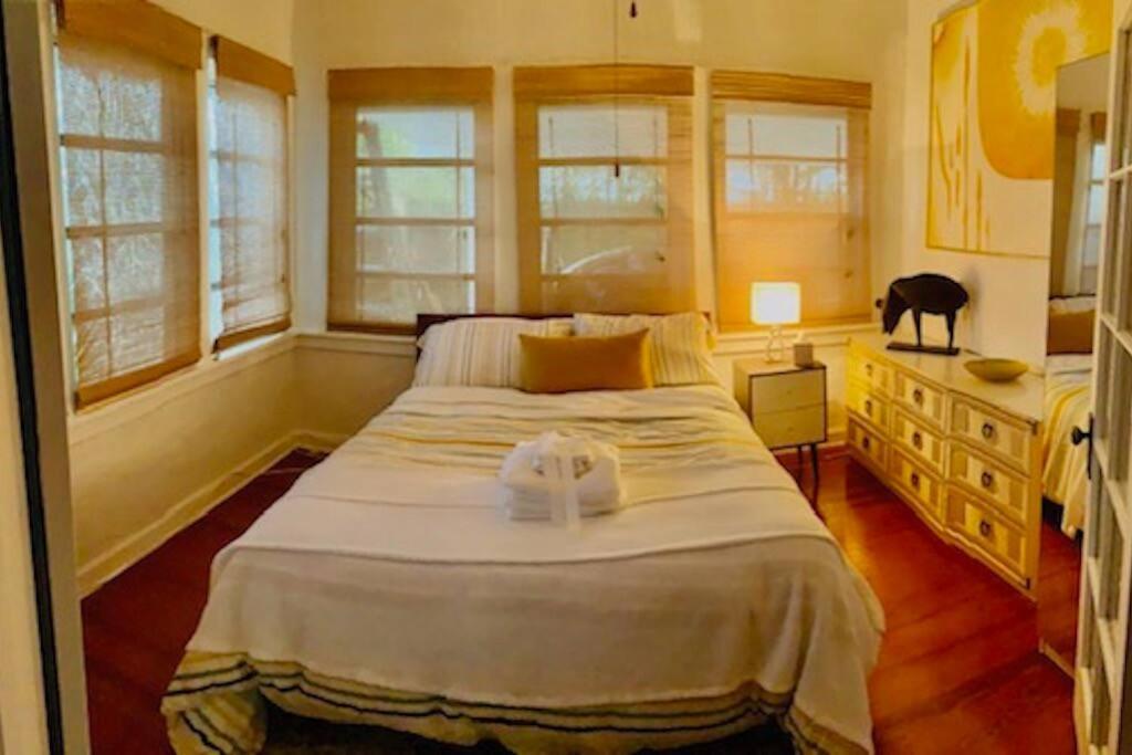 Casa de férias Poolside Tropical Getaway Easy Access To Fun *