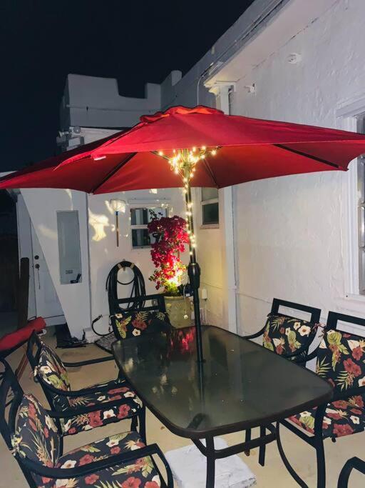 Poolside Tropical Getaway Easy Access To Fun West Palm Beach