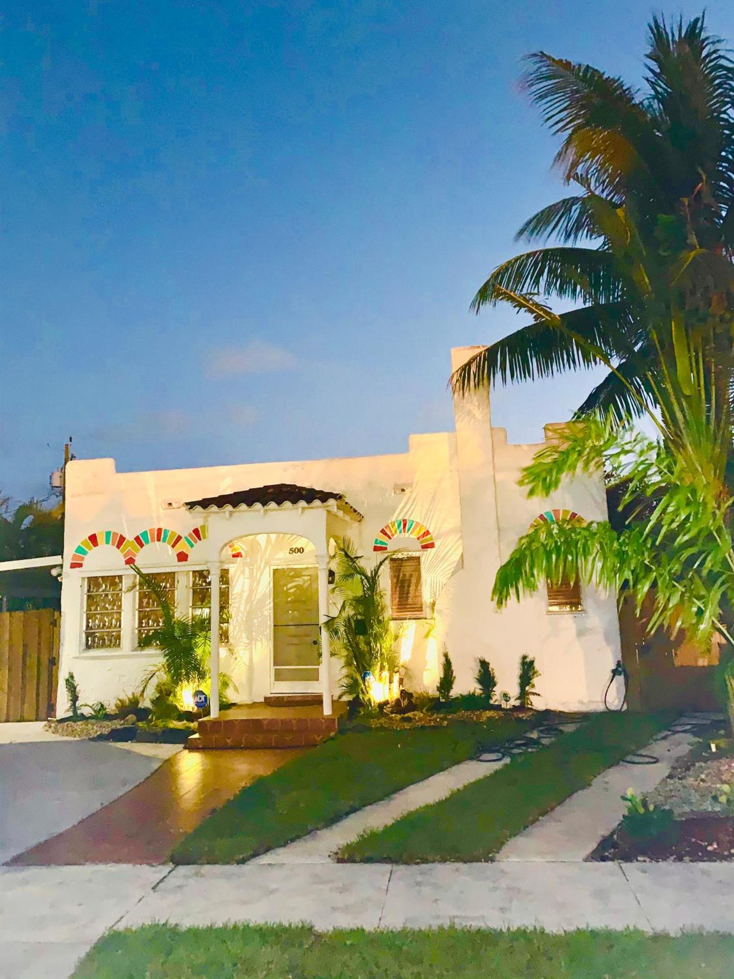 Poolside Tropical Getaway Easy Access To Fun West Palm Beach