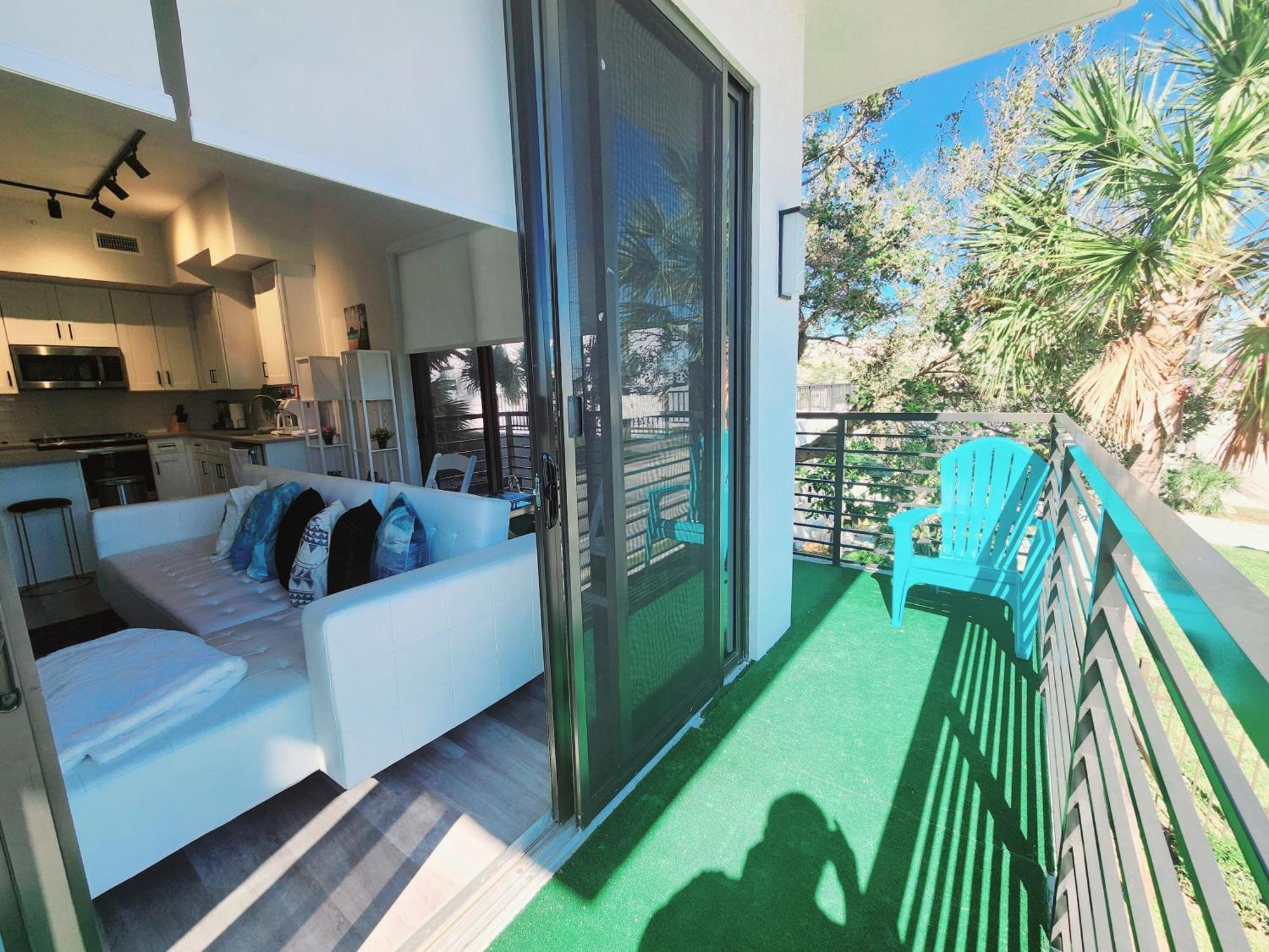 Lux Place And Cozy 3beds 2rooms Enjoy Life In Wpb Gym, Ev Station Nearby The Downtown And Beaches Apartment