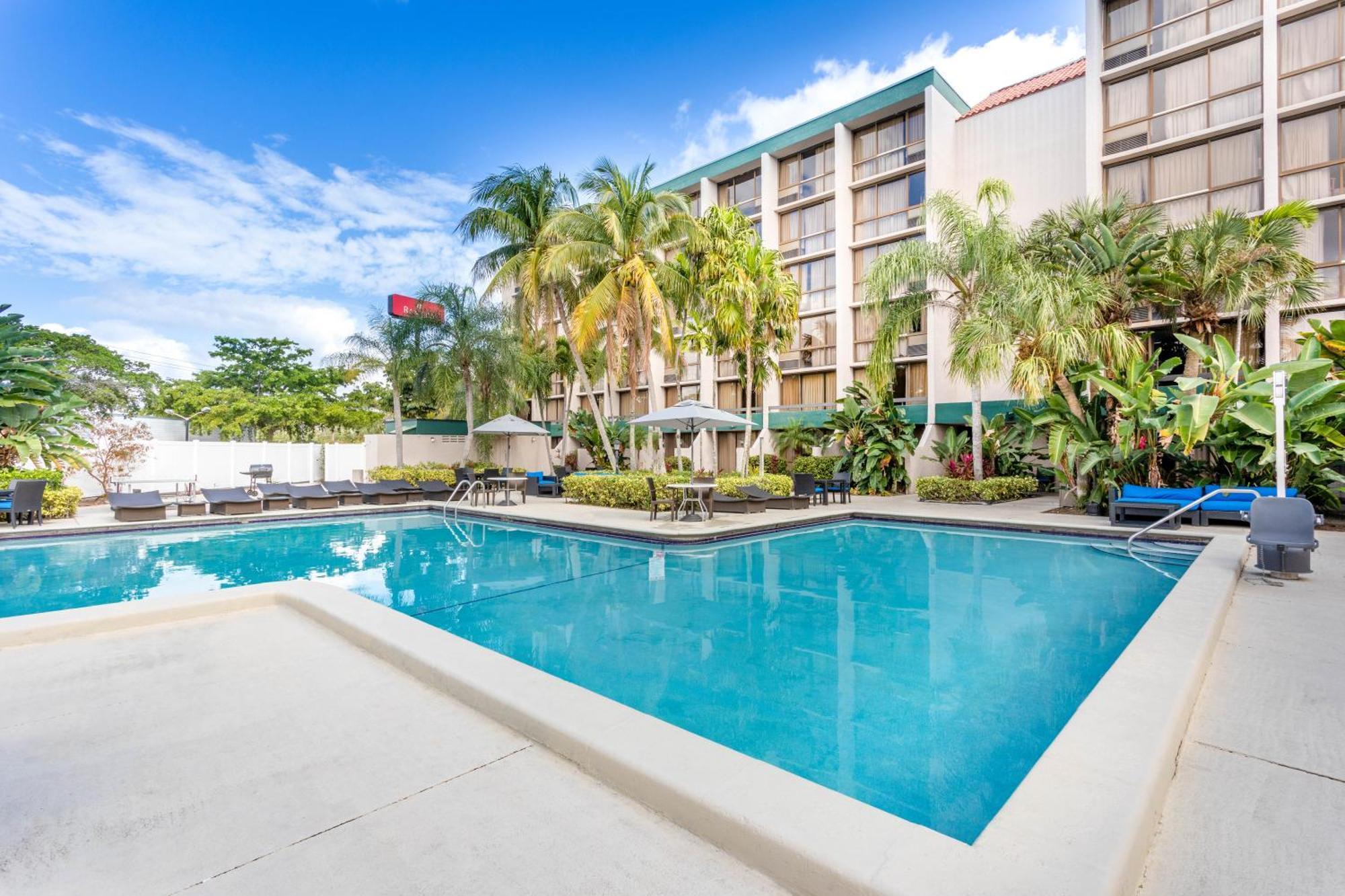 Hotel 88 Palms & Event Center 2*